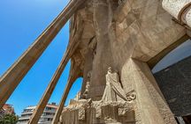 Sagrada Familia Guided Tour with Tower Access