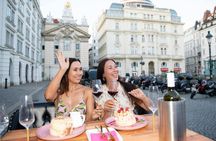 Vienna night tour with candlelit dinner in a classic oldtimer vehicle