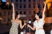 Vienna night tour with candlelit dinner in a classic oldtimer vehicle