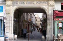 The stolen necklace outdoor city game in Versailles