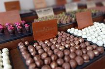 Guided culinary tour through London's traditional East End market