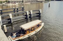 1.5-hour private guided boat tour with welcome drink