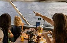 Stockholm sightseeing cruise with pizza