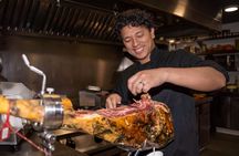 Tapas and sightseeing walking tour in Old Town Barcelona