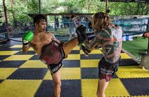 Private Muay Thai boxing class for beginners in Pai