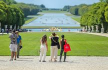 Guided Tour of Versailles Palace and Giverny with Transportation and Lunch