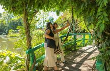 Guided Tour of Versailles Palace and Giverny with Transportation and Lunch