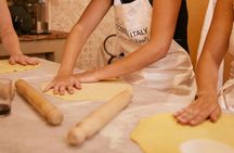 Sardinian pasta cooking class with local chefs in Olbia