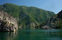 Guided day trip in Koman Lake with boat ride and kayak