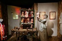 Berlin landmarks audio tour with Madame Tussauds ticket