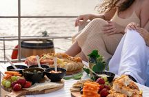 Golden glow Sydney harbour cruise with complimentary drink