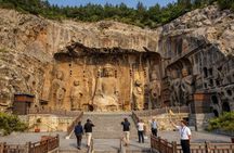 Zhengzhou private cultural tour to Shaolin temple and Longmen Grottoes