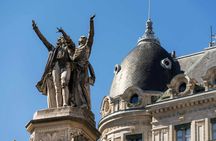A local guide takes you in a guided tour of Grenoble