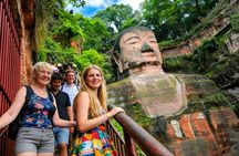 Private tour to the Leshan Giant Buddha with lunch and boat ride
