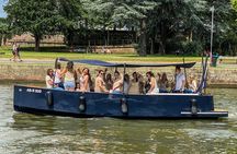 Private boat tour for up to 18 people in Frankfurt with skyline view