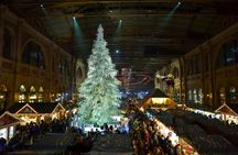 Private Christmas walking tour in Zürich with Glühwein mug