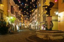 Private Christmas walking tour in Zürich with Glühwein mug