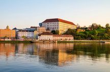 Linz's landmarks private walking tour for families