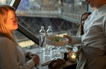 Audioguided tour of the Eiffel Tower with lunch