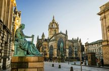 Edinburgh Old Town tour with local guide in English