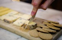 Old town food and drinks guided tour in Edinburgh