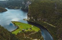 Mostraumen fjord safari tour in a premium RIB boat