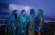 Niagara Falls evening walking tour with dinner and illumination