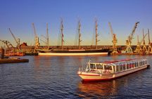 Sightseeing cruise along Hamburg’s waterways