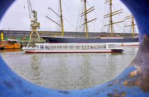 Sightseeing cruise along Hamburg’s waterways
