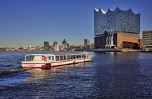 Sightseeing cruise along Hamburg’s waterways