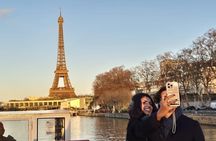 Paris Seine River sightseeing guided cruise from Vedettes du Pont Neuf