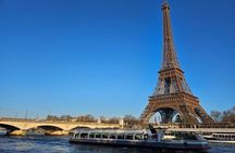 Sunset cruise with champagne on the Seine River in Paris