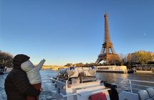 Family Seine river cruise with muffin, doughnut, and more