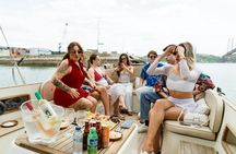 Tagus River yacht cruise with open bar and Portuguese snacks