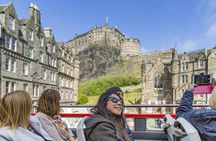 Old town walking tour and hop-on hop-off bus in Edinburgh