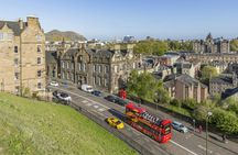 Old town walking tour and hop-on hop-off bus in Edinburgh
