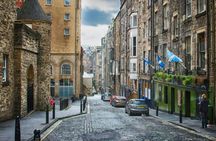 Old town walking tour and hop-on hop-off bus in Edinburgh