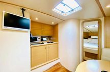 Yacht tour along the Tagus River in Lisbon with drinks and snacks