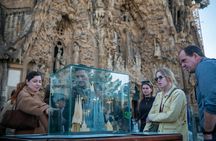 In-Depth Tour of Gaudí's Sagrada Família in a Small Group