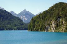 Neuschwanstein Castle guided tour with hiking experience from Munich
