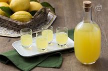 Shared boat tour of Capri with limoncello tasting