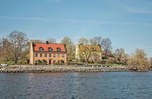 Stockholm archipelago 105-minute boat tour with guide