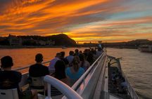 Sunset cruise with drink and audio guide in Budapest