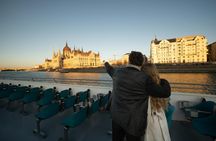 Sunset cruise with drink and audio guide in Budapest