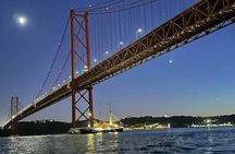 Evening premium boat experience in Lisbon