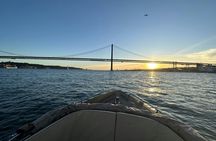 Sangria premium boat experience in Lisbon