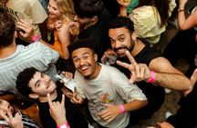 Guided nightlife tour in Cascais with VIP nightclub entry