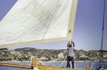 Sailing tour across Marseille's Calanques with onboard dining