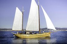 Sailing tour across Marseille's Calanques with onboard dining