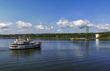 Guided river cruise tour in Quebec with lunch